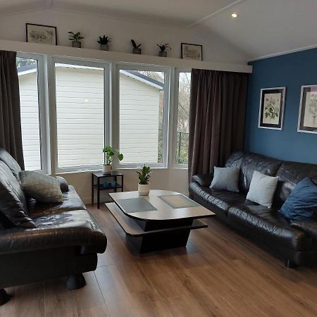 Modern En Chic Chalet Tot 4 Personen Op De Veluwe Recreatiepark De Oude Driest Путен Екстериор снимка