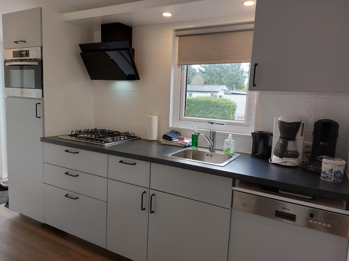 Modern En Chic Chalet Tot 4 Personen Op De Veluwe Recreatiepark De Oude Driest Путен Екстериор снимка